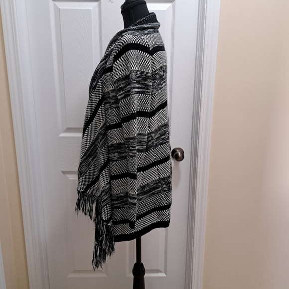 Ricki's Open Cardigan Sweater Women's Size Large Striped Knit Grey Black White - Picture 4 of 10